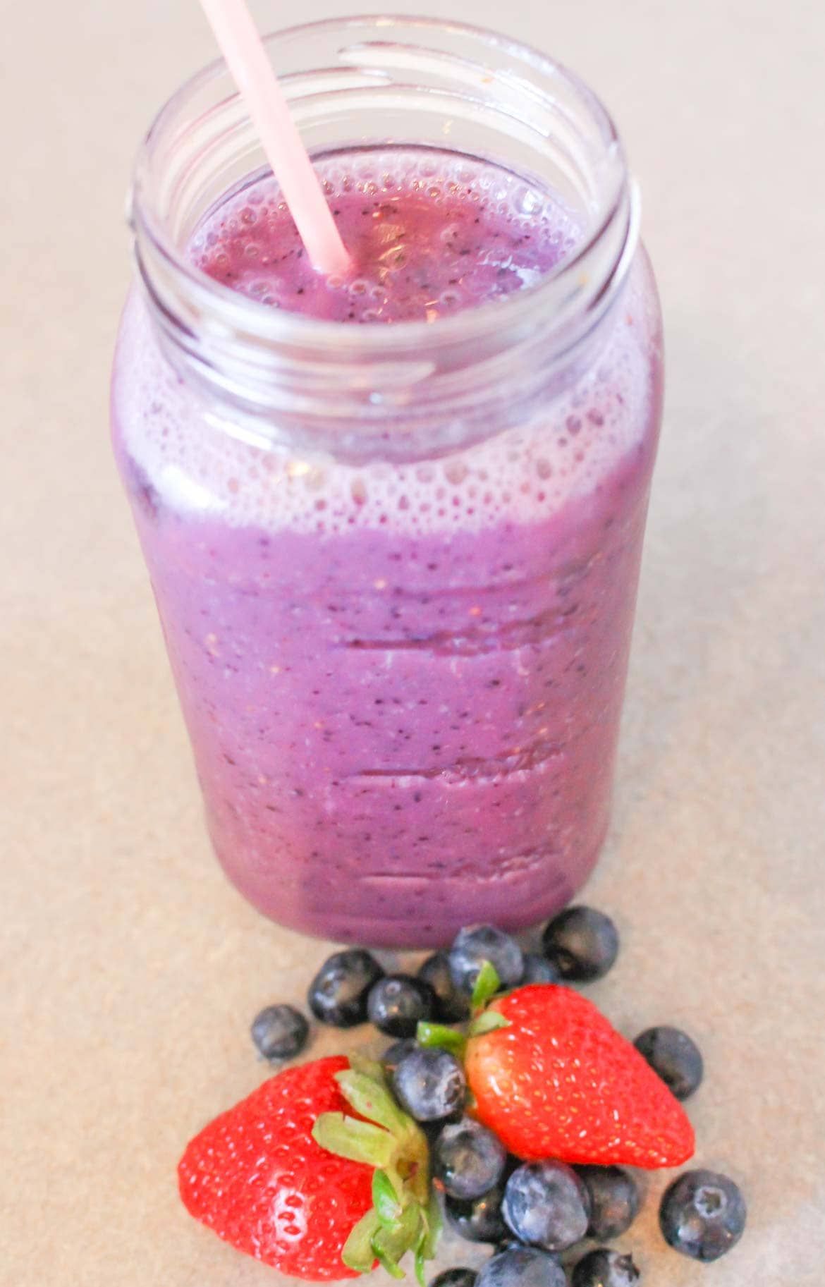 Easy Berry Smoothie with Almond Milk